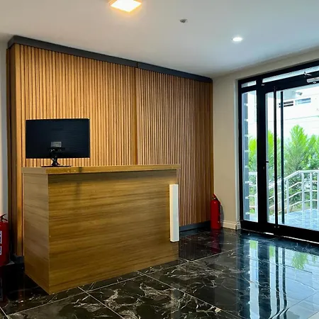 Lara Art D.13 Apartmanhotel *